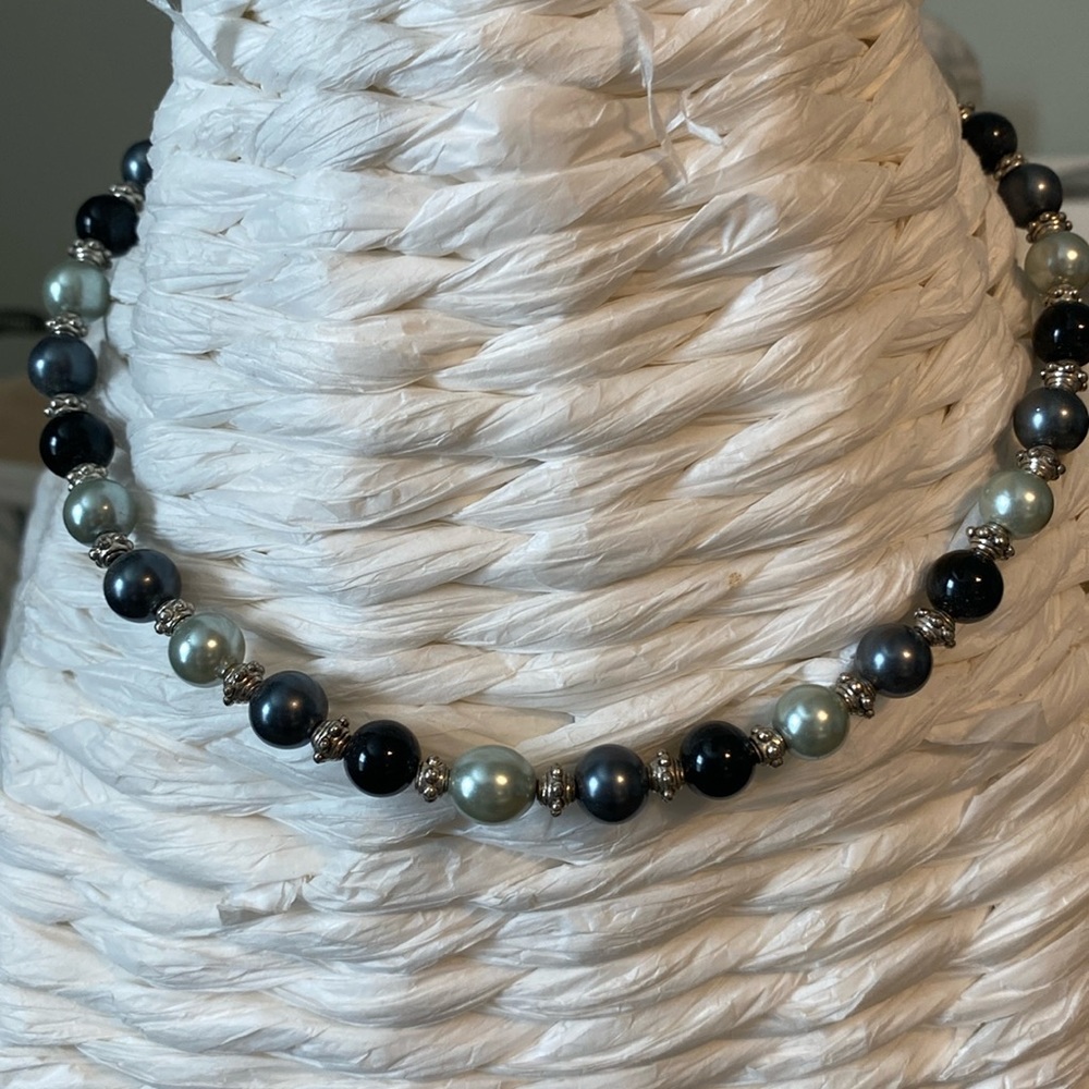Lovely black/dark grey/light grey pearl necklace with matching earrings